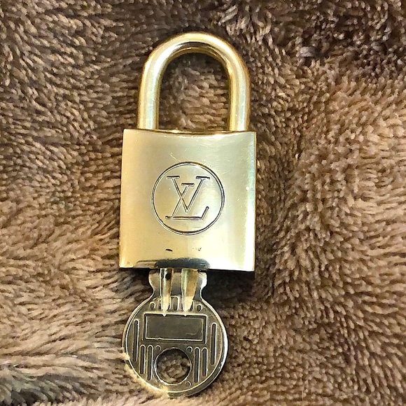 Vintage LV Louis Vuitton Padlock Lock & Key 219 - Picture 13 of 16